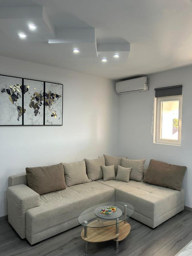 Apartment Marko With A Beautiful View Of The Sea Kaštel Sućurac Exterior foto